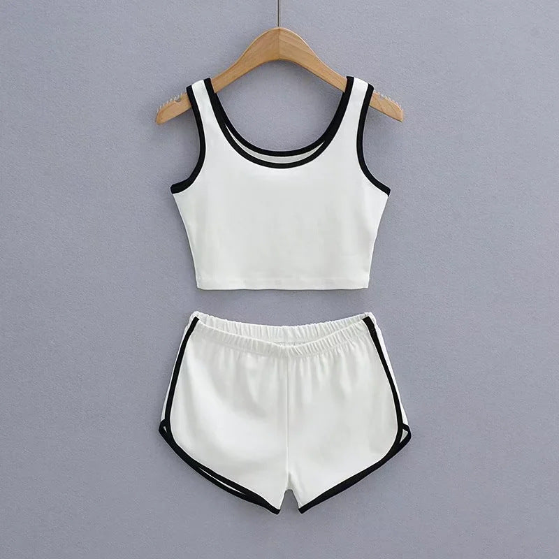 Short crop top with exposed navel and shorts two-piece set