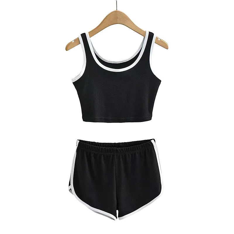 Short crop top with exposed navel and shorts two-piece set