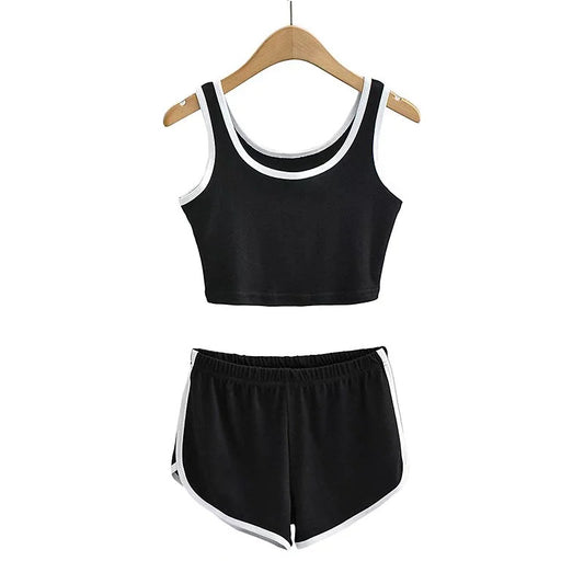 Short crop top with exposed navel and shorts two-piece set