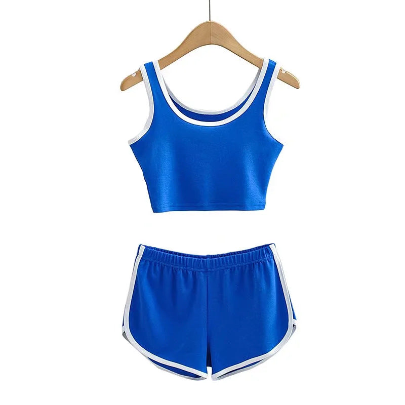 Short crop top with exposed navel and shorts two-piece set